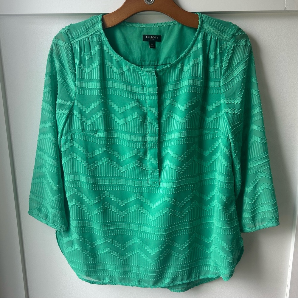 Talbots Women's Blouse Petite Green Zig Zag Crewneck Buttons Career Office PS